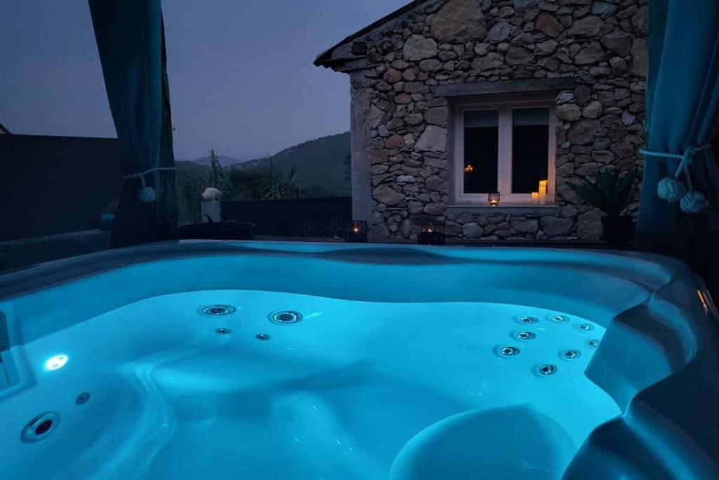L'Antre Deux Pierres, Romantisme, Jacuzzi Exterieur, Plateau Dinatoire Bouyon Exterior photo