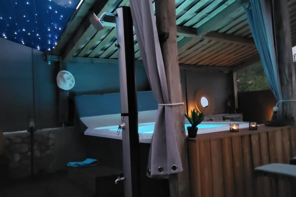L'Antre Deux Pierres, Romantisme, Jacuzzi Exterieur, Plateau Dinatoire Bouyon Exterior photo