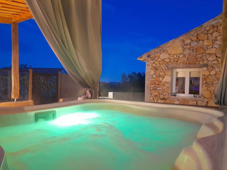 L'Antre Deux Pierres, Romantisme, Jacuzzi Exterieur, Plateau Dinatoire Bouyon Exterior photo